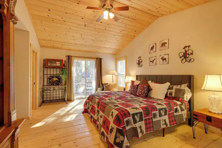 Near Hikes: Arnold Cabin w/ EV Charger & Fire Pit