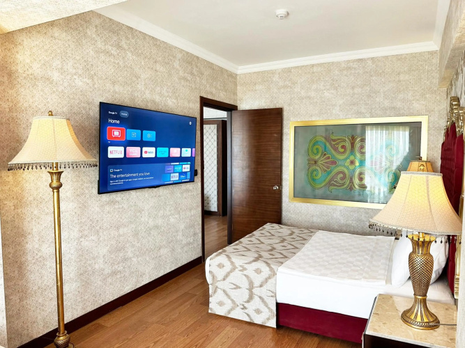 Laur Hotels