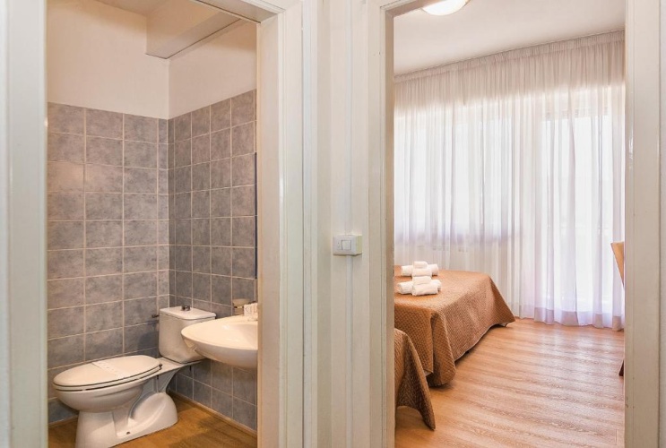Standard Triple room