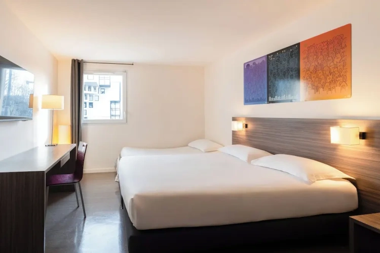 Standard Triple room