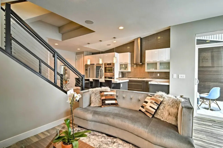 Modern Anchorage Townhome - By Delaney Park Strip!