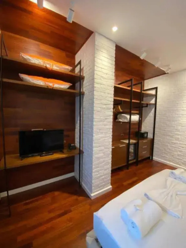 Crown Boutique Hotel