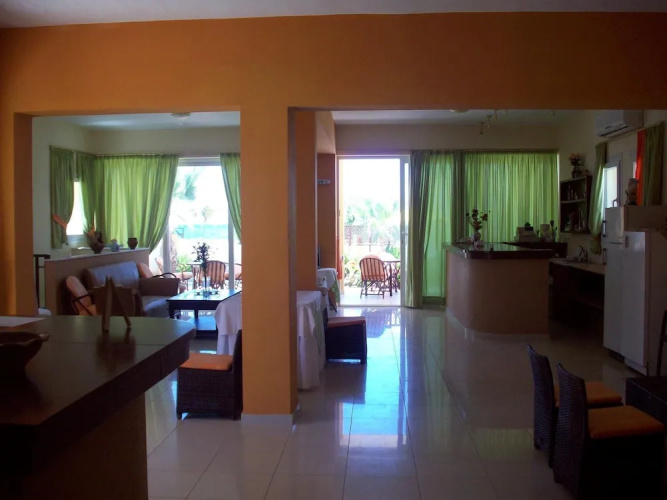 Chrisanna Apartments & Studios