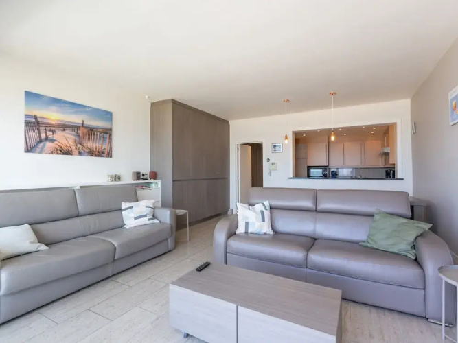 Apartment in Zeedijk With Sea View
