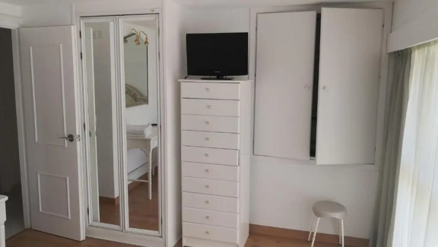 Skol 408A by Completely Marbella