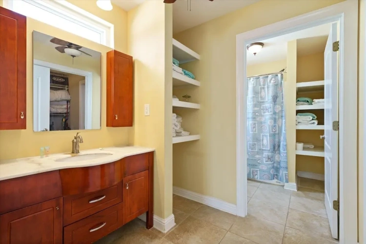 4 Bedrooms Cottage