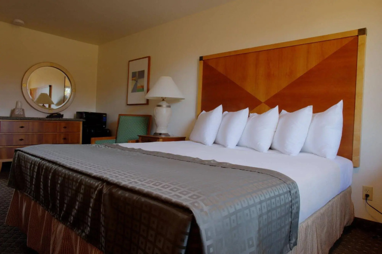 Olympic View Inn