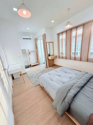 Minimalist Townhome Stay