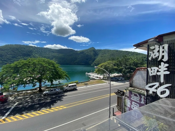 Comfort Quadruple room with balcony and with lake view