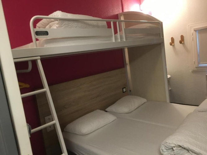 Standard Triple room