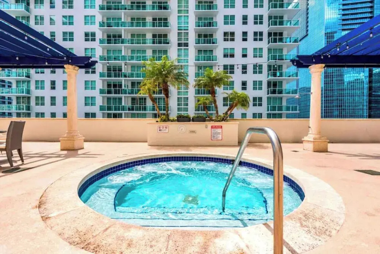 Sky High 31st Floor Condo W Parking