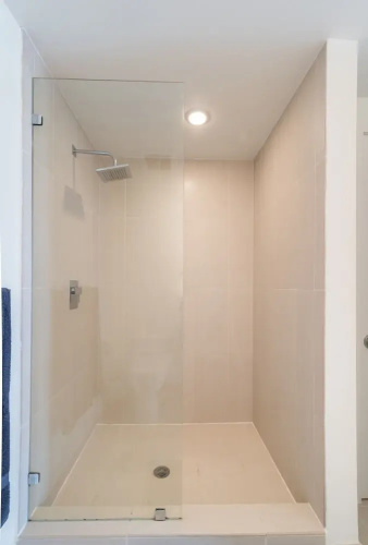 Modern, Cozy 2 BDR With Balcony,steps From Beach