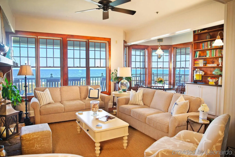 Elizabeth Pointe Lodge