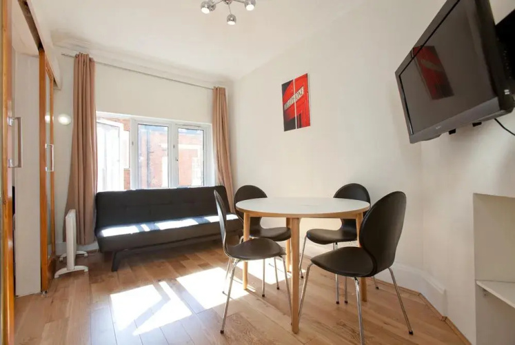 Trafalgar Square Apartments