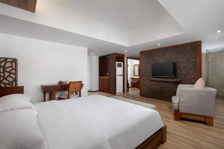 Ramada Encore by Wyndham Qionghai Downtown