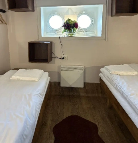 Twin Cabin