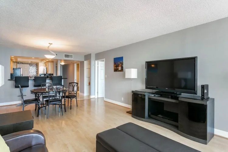 Bayfront Gem With Balcony and Pool