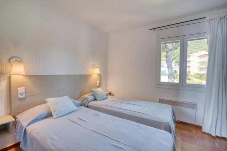 2 Bedrooms Apartment