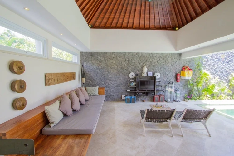 2 Bedrooms Villa