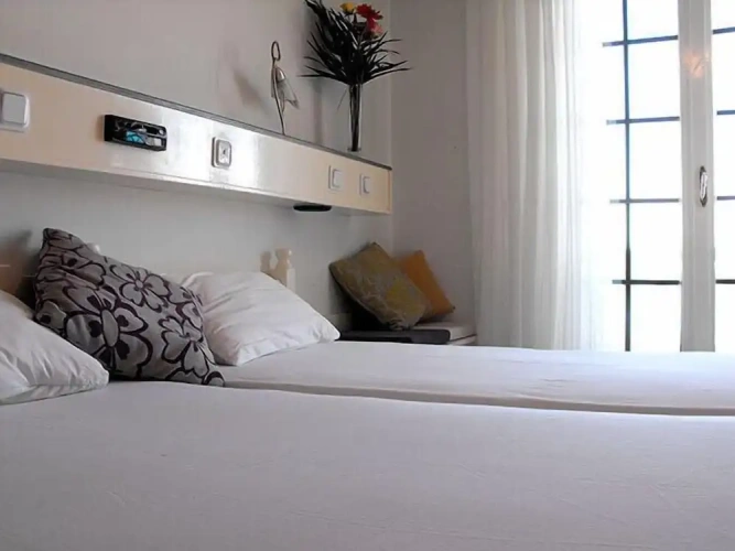Standard Twin room with balcony