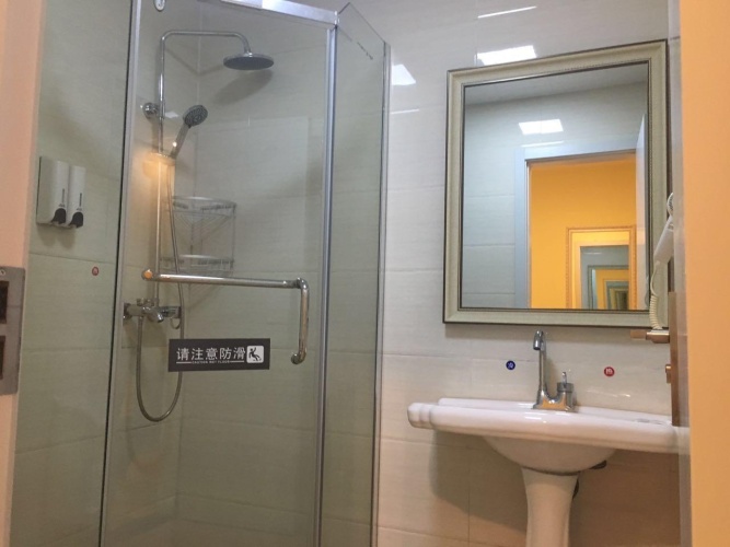 Standard Twin room with city view