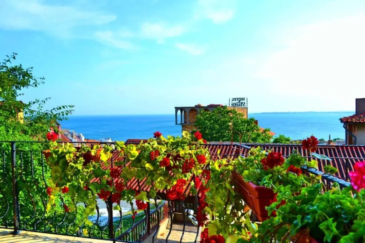 Standard Triple room with sea view