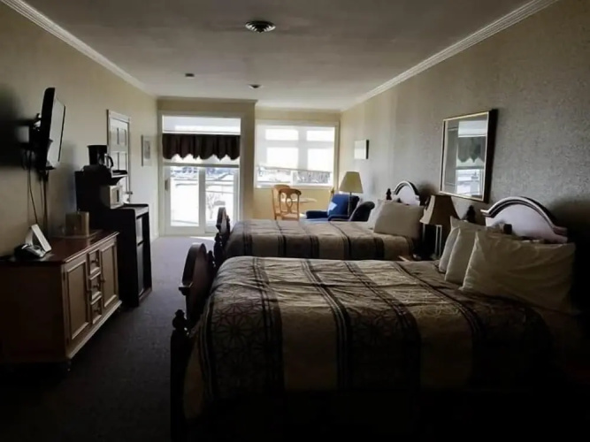 Pier Plaza Lodging