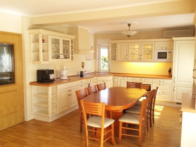 3 Bedrooms Apartment