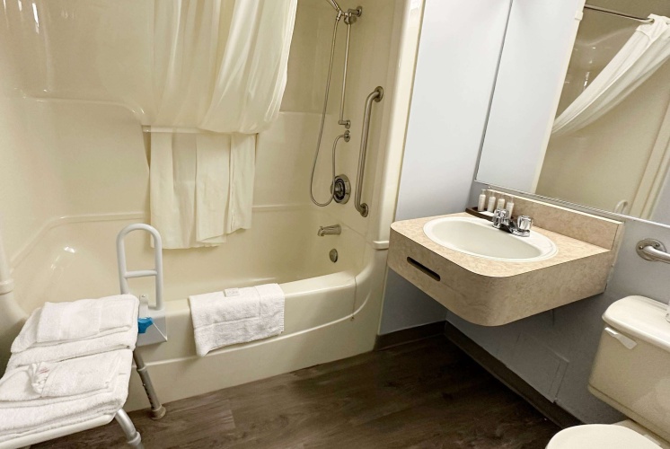 Travelodge by Wyndham Welland photo 8