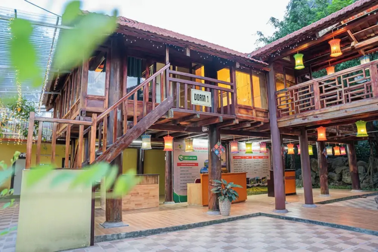 Golden Mountain Hostel