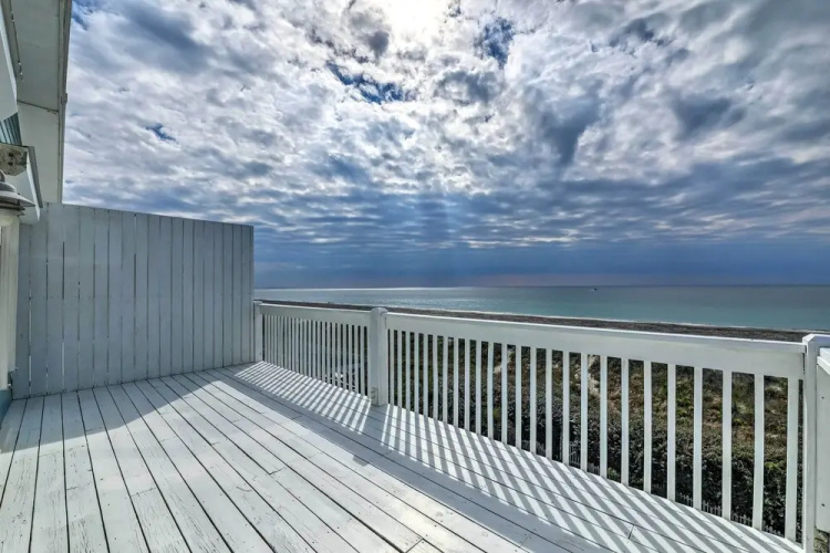 Oceanfront Atlantic Beach Escape w/ Balconies