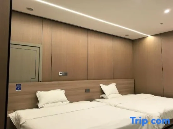 Deluxe Quadruple Suite