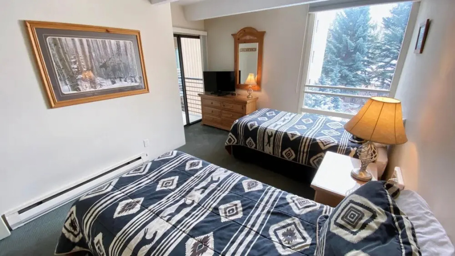 #207 Vail International