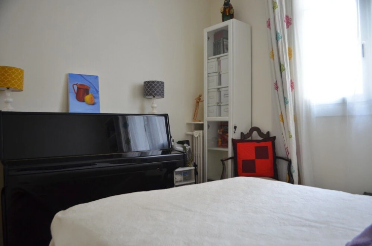 Bright Montmartre 1 Bedroom Flat - Image 2