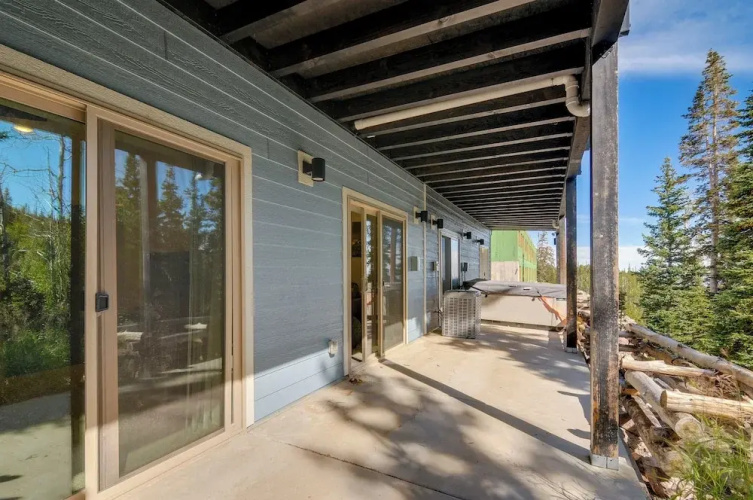 Brian Head Retreat w/ Deck, Shuttle to Ski Slopes!