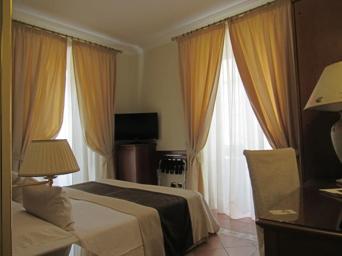 Akropolis Hotel