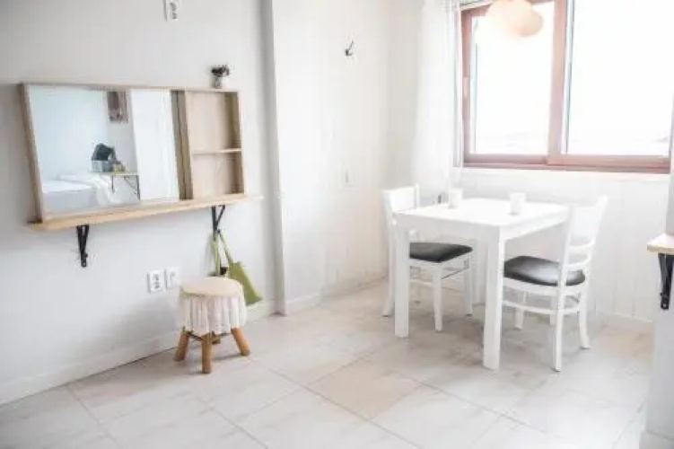 Gurembat House - Blue 101