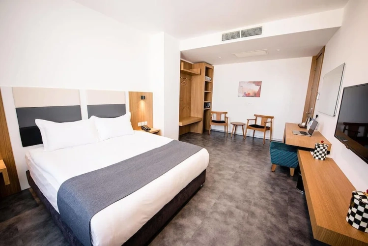 Deluxe Double room with city view