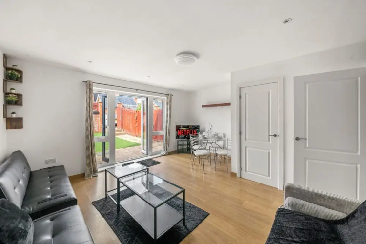 Charming 3 Bedroom House in Reading