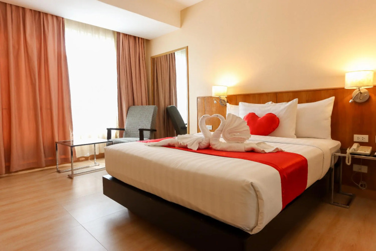 Paseo Premiere HotelOver view