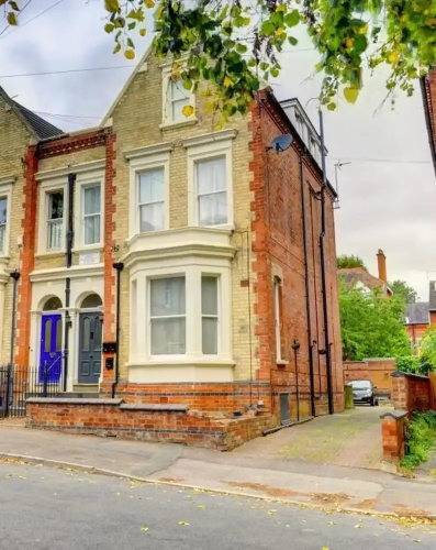 2 Bed Flat - Sleeps 5 - Pets - Parking - Wifi