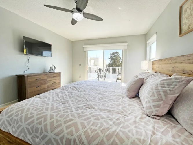 Paradise Point 4 Bedroom Home by RedAwning