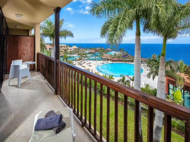 Quadruple Suite with balcony and with sea view
