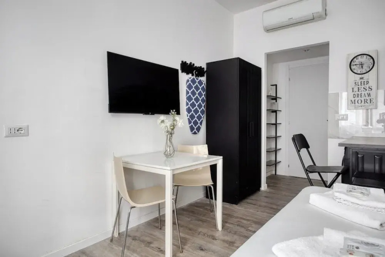 Elegant Studios near Station