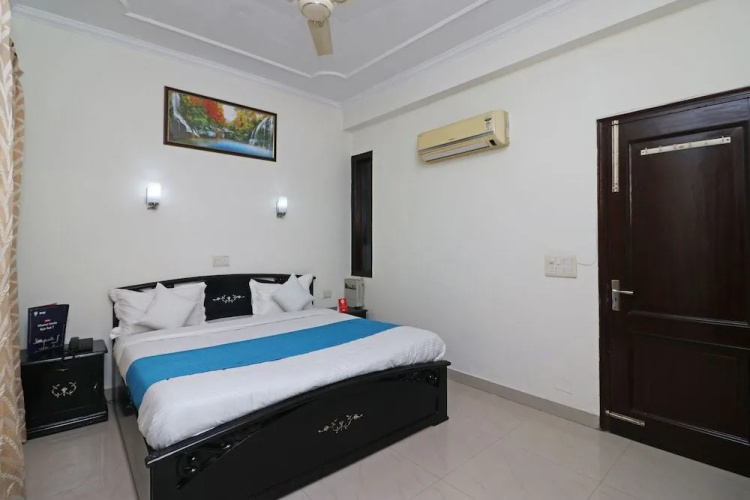 OYO 10878 Unitech Cyber Park