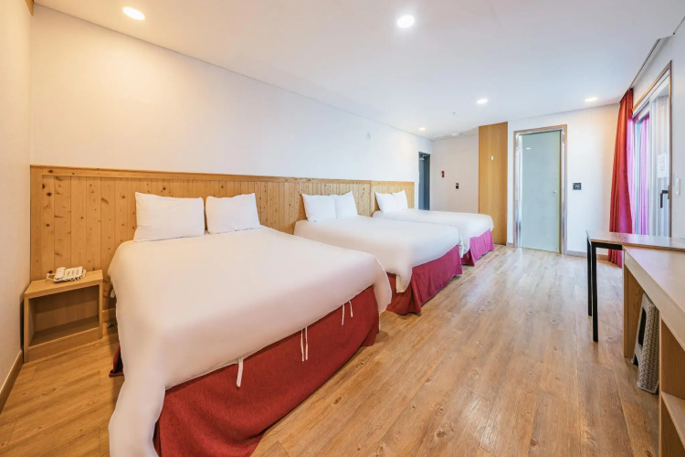 Hotel 52