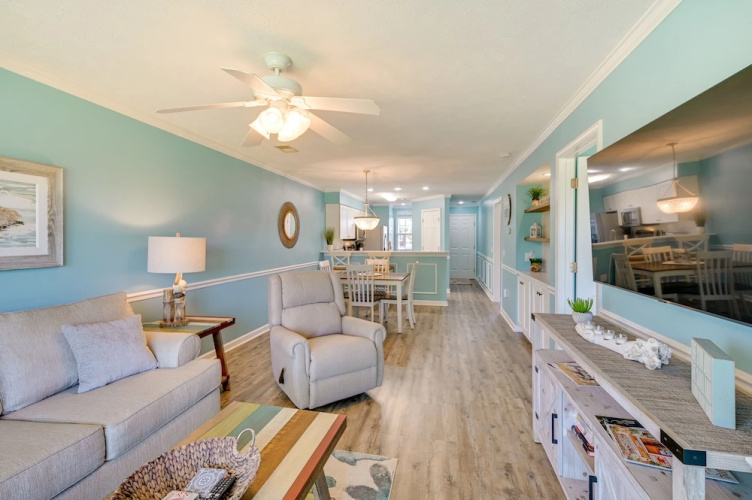 5 Mi to Beach: Myrtle Beach Condo w/ Pool Access