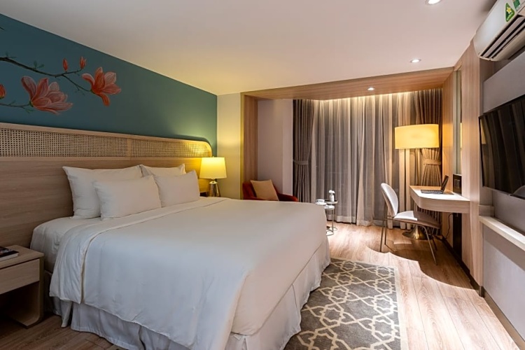 Deluxe Double room with city view