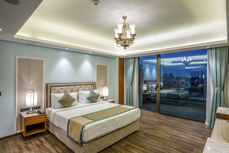 Presidential Suite with balcony