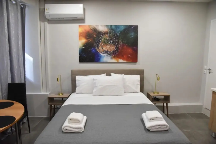 Athens Zeus A by Super Host Hub
